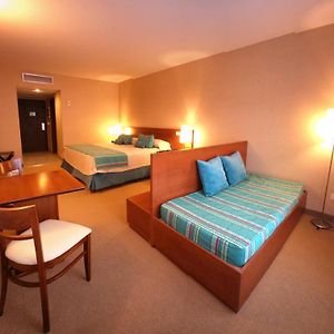 Suite Estándar con Cama Queen
